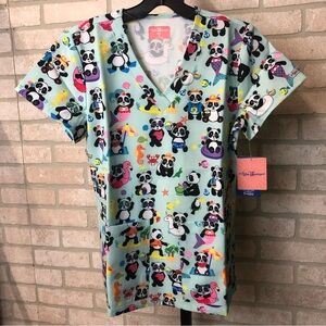 NWT Zavate Ava Therese Panda Pizzazz light blue short sleeve scrub top